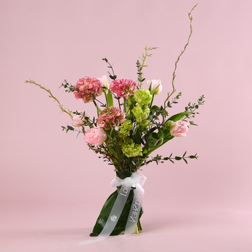 The “Spring Accent” bouquet