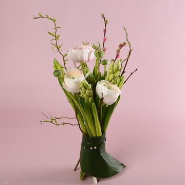 The “Minimalist Elegance” bouquet