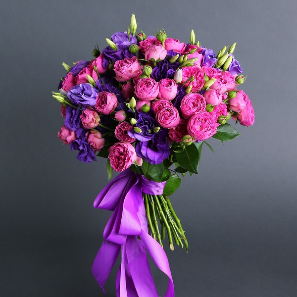 Bouquet mix of roses and eustoma