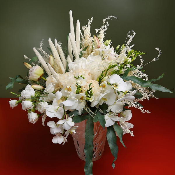 Snow-white bouquet with dried flowers