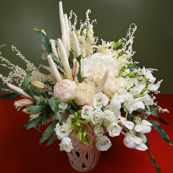 Snow-white bouquet with dried flowers