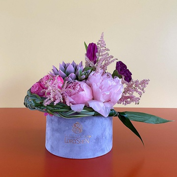 Floral composition in shades of pink "Florist's choice"