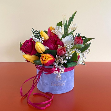 Floral composition in bright colors "Florist's choice"