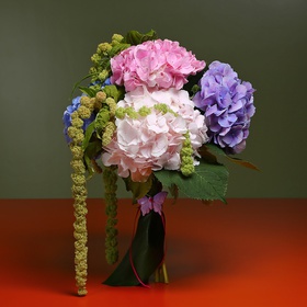 Bouquet of 5 hydrangeas and amaranth