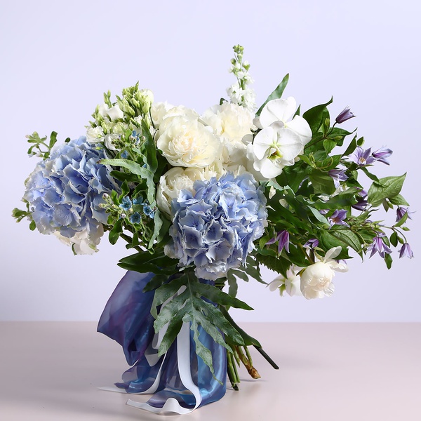 Summer bouquet white-blue