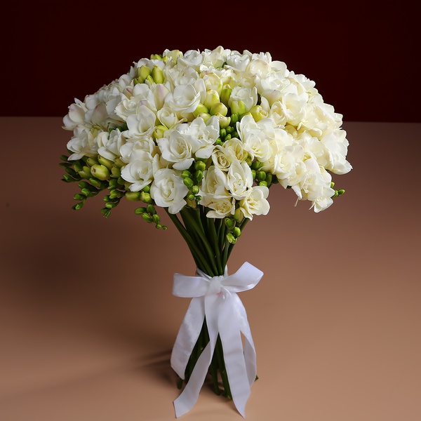 Bouquet of 35 white freesias