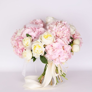 Bouquet "Tender cloud" with hydrangea and peonies