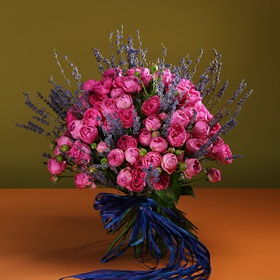 Bouquet of garden rose and lavender
