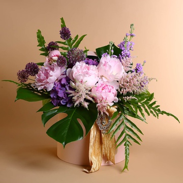 Delicate composition with peonies and hydrangea