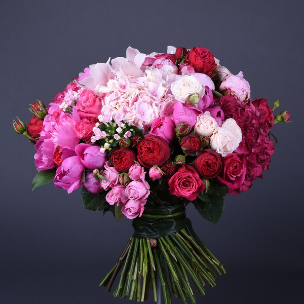 Classic bouquet with peonies