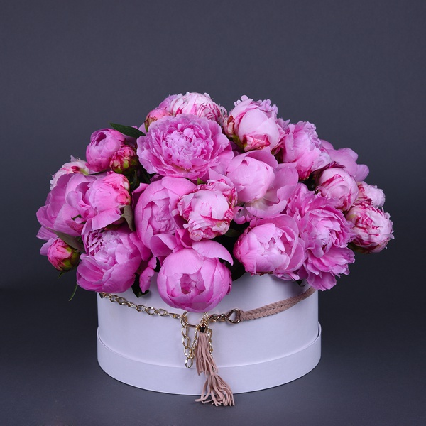 Composition with 33 pink peonies