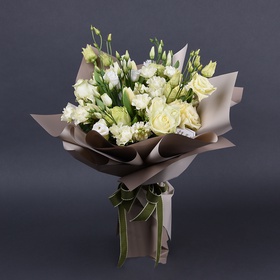 Bouquet with roses and eustoma