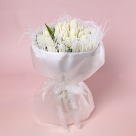 «Дыхание света: 35 белых тюльпанов»