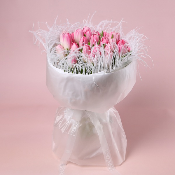 «Нежная вуаль: 35 розовых тюльпанов»