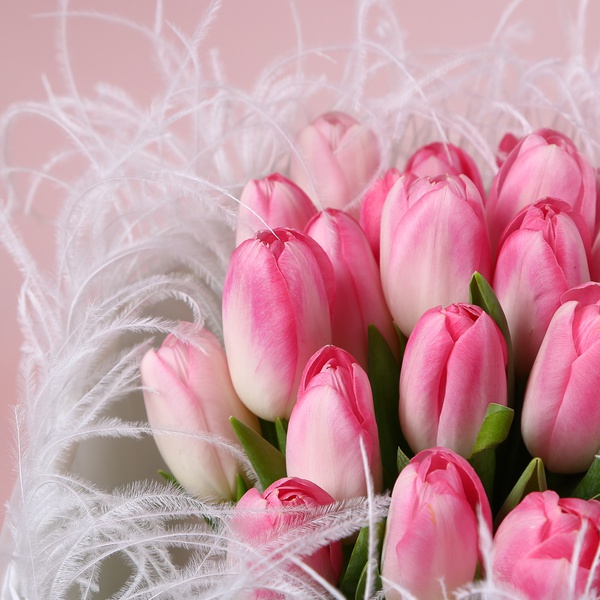 «Нежная вуаль: 35 розовых тюльпанов»