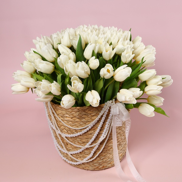 Композиция «101 белый тюльпан в жемчужном сиянии»