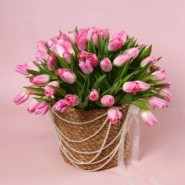 Композиция «101 розовый тюльпан в жемчужной дымке»