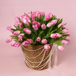 Композиция «101 розовый тюльпан в жемчужной дымке»