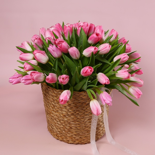 Композиция «101 розовый тюльпан Natural Romance»