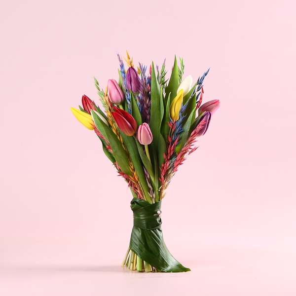 Bouquet “15 Tulips with Colored Oats”