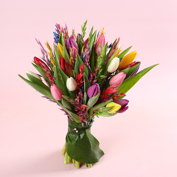 Bouquet “25 Tulips with Colored Oats”