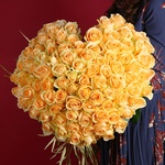Heart-shaped bouquet of 101 peach roses