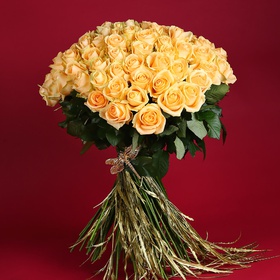 Букет в форме сердца из 101 персиковой розы