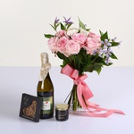 Gift set with a delicate bouquet