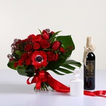 Gift set with a bright bouquet