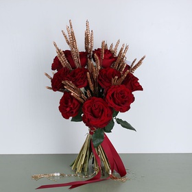 Bouquet of 15 roses and wheat