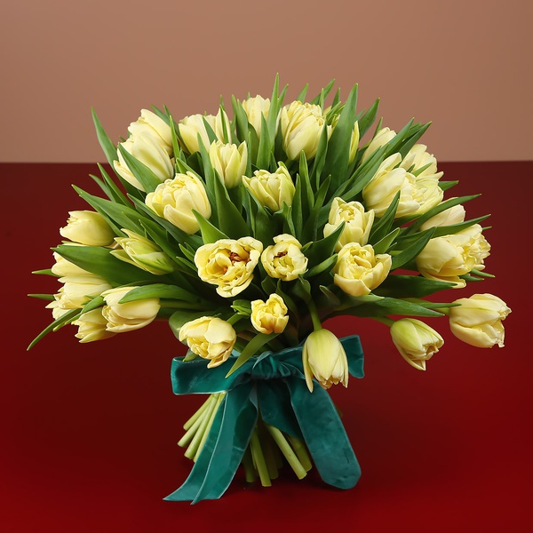 Bouquet of 51 lemon tulips