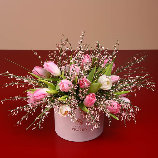 Композиция из 15 розовых тюльпанов