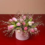 Композиция из 15 розовых тюльпанов