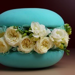 Floral composition in turquoise macaroon M