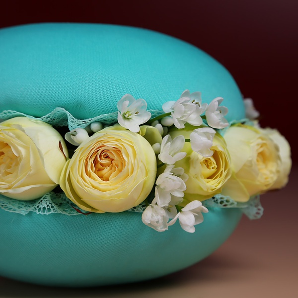 Floral composition in turquoise macaroon, S