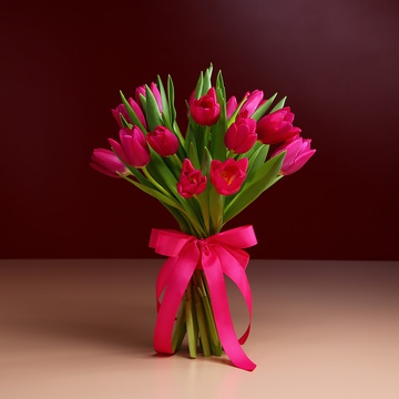 Bouquet of 15 crimson tulips
