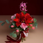 Bouquet in raspberry tones