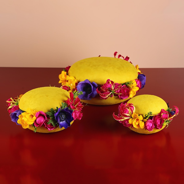 Квіткова композиція з 3х жовтих макарун