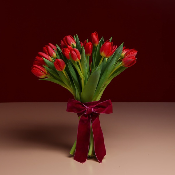Букет из 35 красных тюльпанов