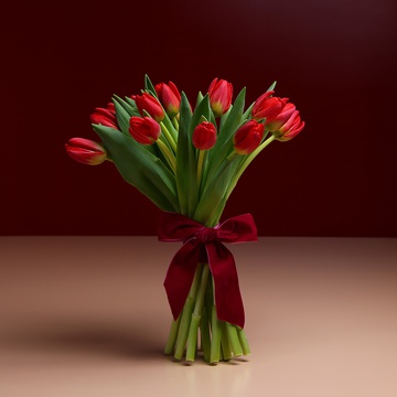 Bouquet of 15 red tulips