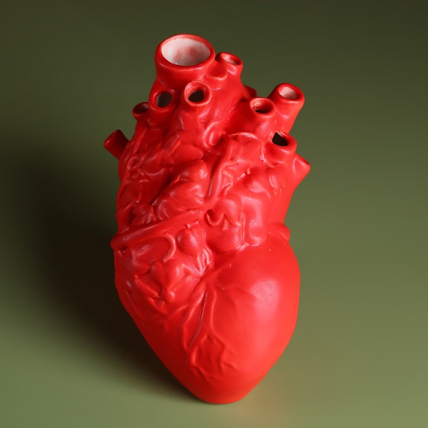 Керамическая ваза "Сердце" красная матовая