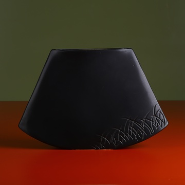 Ceramic vase "Japanese style" black