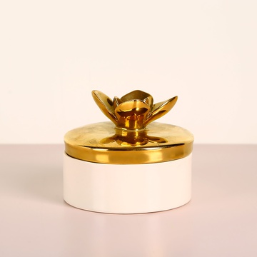 Керамическая шкатулка з цветком, золотая