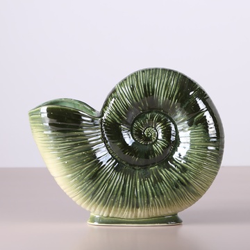 Керамическая ваза “Лунная Спираль” зеленый градиент
