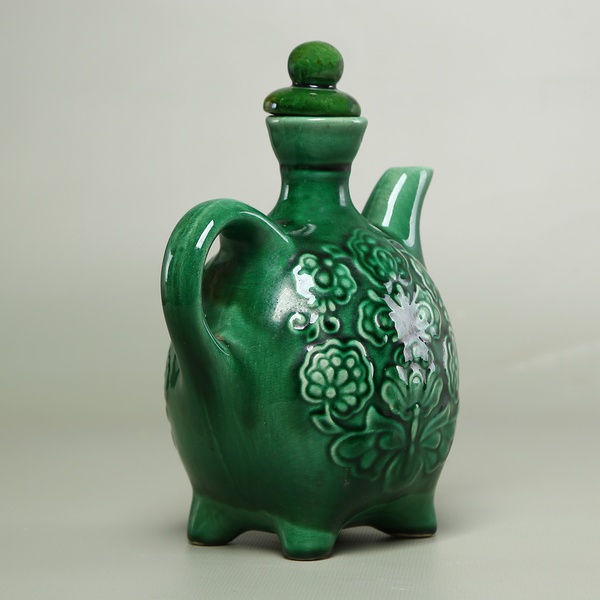 Ceramic kumanets (teapot-jug), made at the Vasylkiv Majolica Factory.