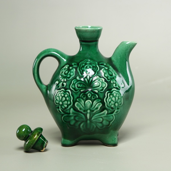 Ceramic kumanets (teapot-jug), made at the Vasylkiv Majolica Factory.