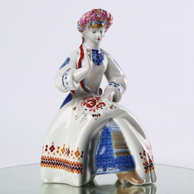 Статуэтка «Вышивальница» (1973 – 2005 г.)
