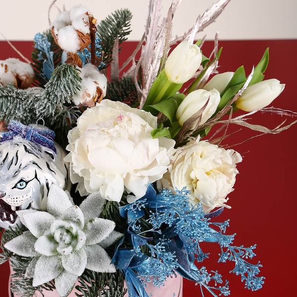 Floral composition with a silver tiger