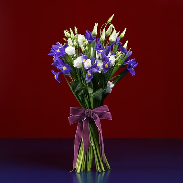 Bouquet of irises and eustoma