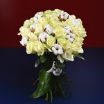 Bouquet of 35 white roses and cotton
